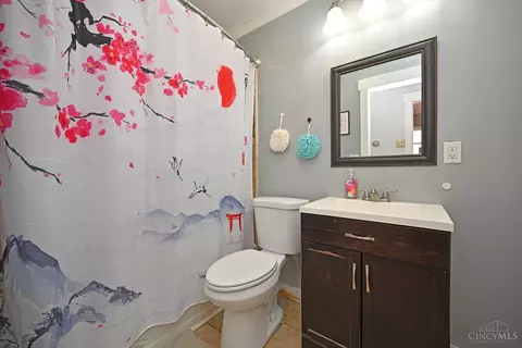 Bath - 603 Comet Dr, Cincinnati, OH 45244 photo 3 of 3