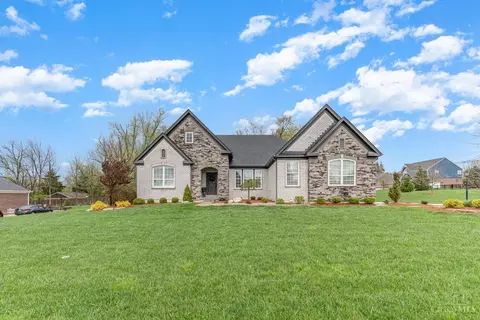 6582 Trailwoods Dr, Loveland, OH 45140