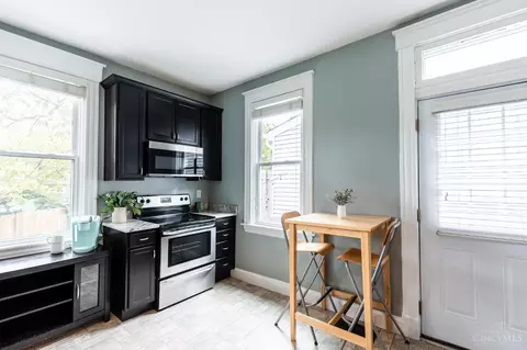 Entry Way - 3636 Monteith Ave, Cincinnati, OH 45208 photo 2 of 2