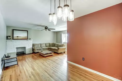 Living - 5968 Wayside Ct, Cincinnati, OH 45230 photo 6 of 7