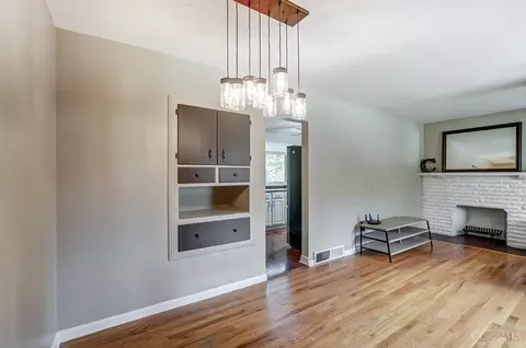 Living - 5968 Wayside Ct, Cincinnati, OH 45230 photo 5 of 7