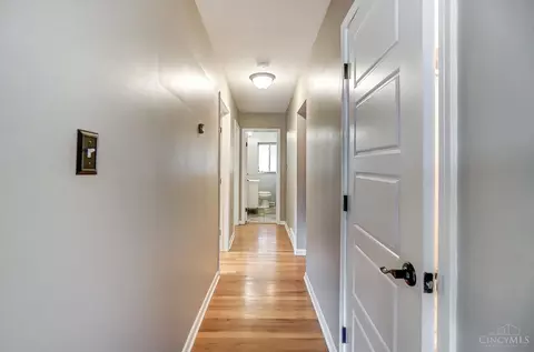 Entry Way - 5968 Wayside Ct, Cincinnati, OH 45230 photo 4 of 6