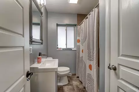 Bath - 5968 Wayside Ct, Cincinnati, OH 45230 photo 4 of 9