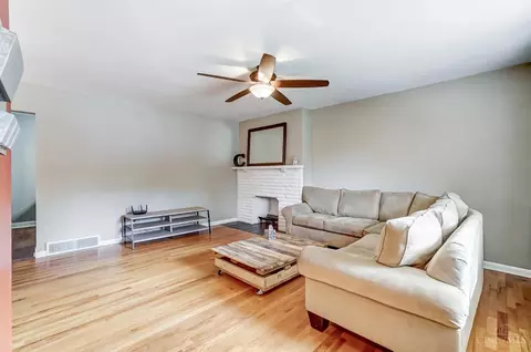 Living - 5968 Wayside Ct, Cincinnati, OH 45230 photo 1 of 7