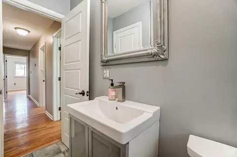 Bath - 5968 Wayside Ct, Cincinnati, OH 45230 photo 5 of 9