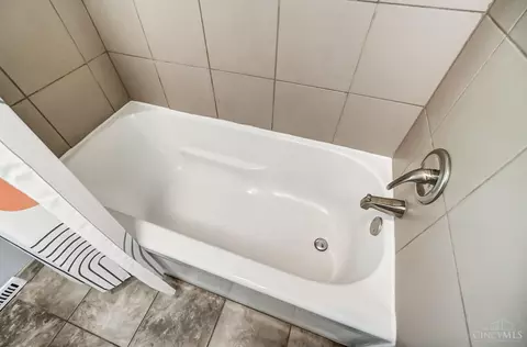 Bath - 5968 Wayside Ct, Cincinnati, OH 45230 photo 7 of 9