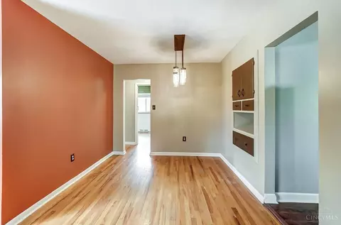 Living - 5968 Wayside Ct, Cincinnati, OH 45230 photo 4 of 7