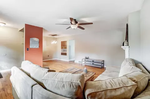 Living - 5968 Wayside Ct, Cincinnati, OH 45230 photo 3 of 7
