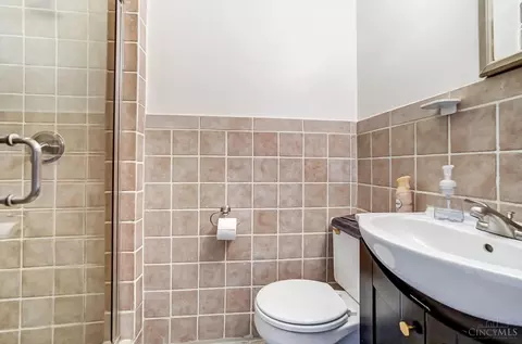 Bath - 5968 Wayside Ct, Cincinnati, OH 45230 photo 1 of 9