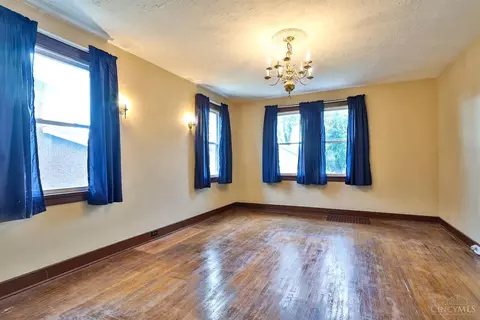3621 Darwin Ave, Cheviot, OH 45211 photo 7