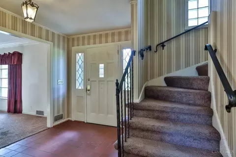 910 Hill Ln, Springfield Twp, OH 45224 photo 5