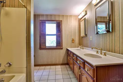 910 Hill Ln, Springfield Twp, OH 45224 photo 27