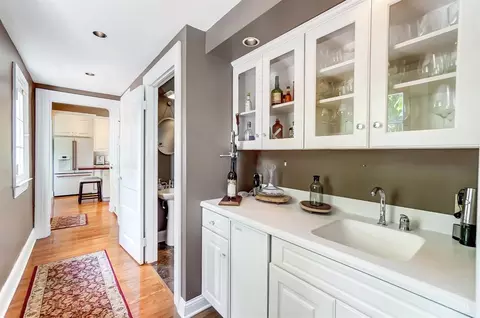 Entry Way - 952 Marion Ave, Cincinnati, OH 45229 photo 7 of 7