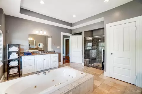 Bath - 952 Marion Ave, Cincinnati, OH 45229 photo 6 of 10