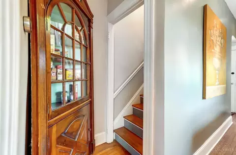 Entry Way - 952 Marion Ave, Cincinnati, OH 45229 photo 4 of 7