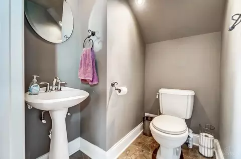 Bath - 952 Marion Ave, Cincinnati, OH 45229 photo 1 of 10