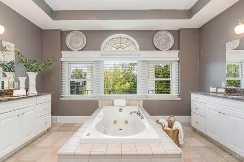 Bath - 952 Marion Ave, Cincinnati, OH 45229 photo 4 of 10