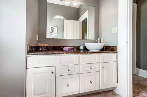 Bath - 952 Marion Ave, Cincinnati, OH 45229 photo 8 of 10