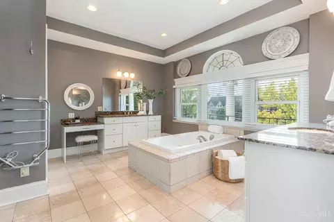 Bath - 952 Marion Ave, Cincinnati, OH 45229 photo 3 of 10