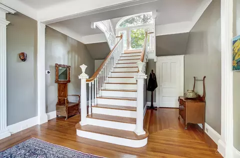 Entry Way - 952 Marion Ave, Cincinnati, OH 45229 photo 3 of 7