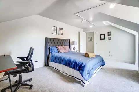 Bedroom - 952 Marion Ave, Cincinnati, OH 45229 photo 4 of 5