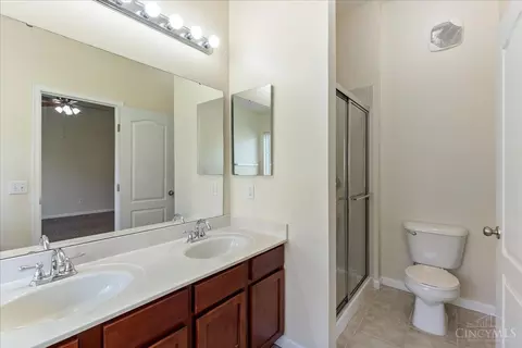 Bath - 2444 Elderberry Ct, Cincinnati, OH 45239 photo 2 of 5