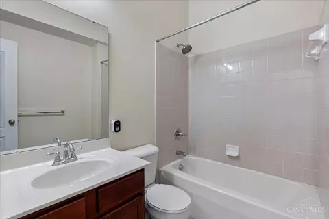 Bath - 2444 Elderberry Ct, Cincinnati, OH 45239 photo 4 of 5