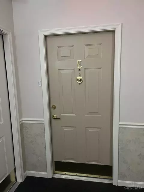 5473 Michelles Oak Ct #E, Cincinnati, OH 45248 photo 3