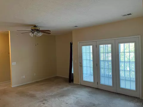 5473 Michelles Oak Ct #E, Cincinnati, OH 45248 photo 8