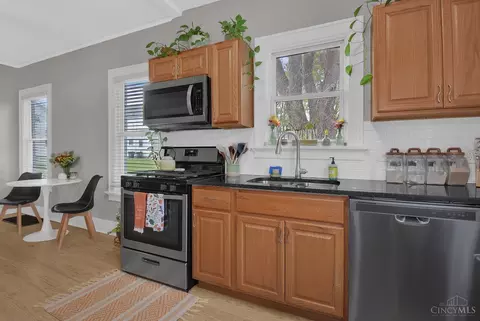 Kitchen - 209 Davis St, Lockland, OH 45215 photo 4 of 4