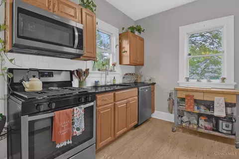 Kitchen - 209 Davis St, Lockland, OH 45215 photo 2 of 4