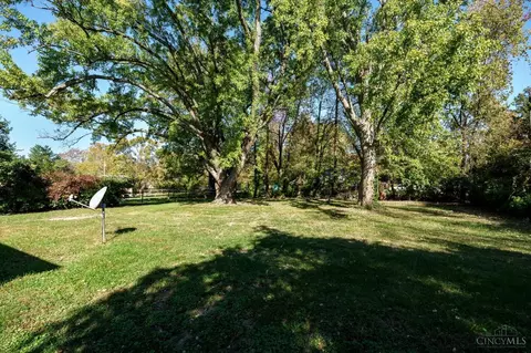 Exterior - 8238 Forest Rd, Cincinnati, OH 45255 photo 6 of 8
