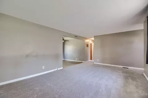 Living - 8238 Forest Rd, Cincinnati, OH 45255 photo 4 of 6