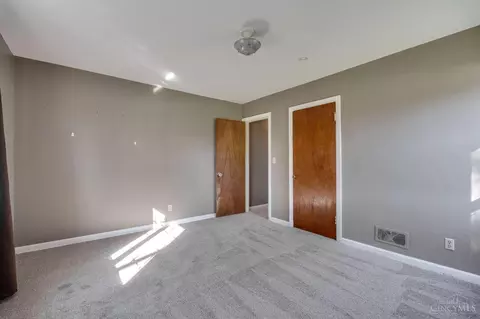Bedroom - 8238 Forest Rd, Cincinnati, OH 45255 photo 5 of 9