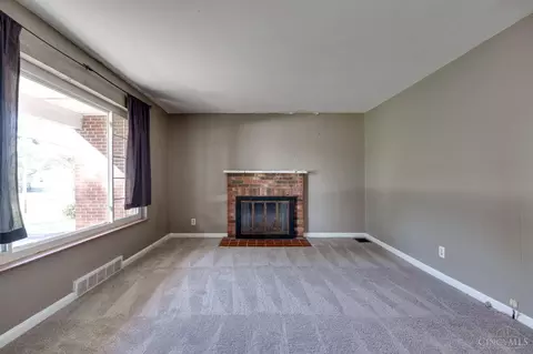 Living - 8238 Forest Rd, Cincinnati, OH 45255 photo 2 of 6