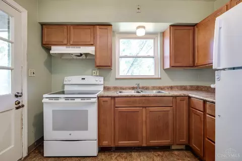 Kitchen - 8238 Forest Rd, Cincinnati, OH 45255 photo 2 of 2