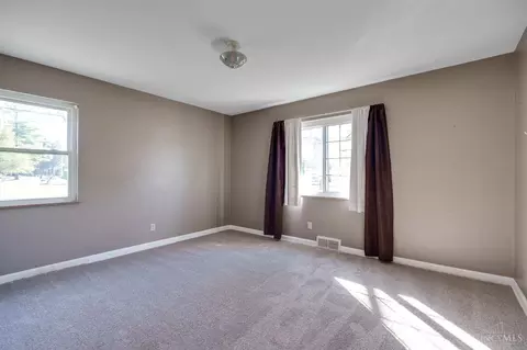 Bedroom - 8238 Forest Rd, Cincinnati, OH 45255 photo 4 of 9