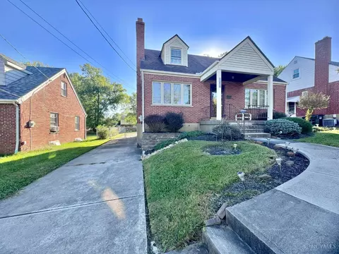 194 W Crest Dr, Reading, OH 45215