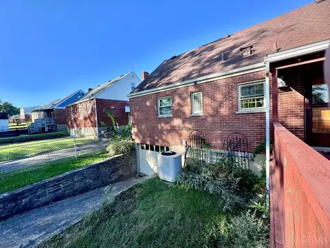 Exterior - 194 W Crest Dr, Reading, OH 45215 photo 3 of 4