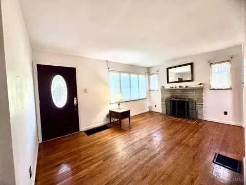 Living - 194 W Crest Dr, Reading, OH 45215 photo 3 of 4