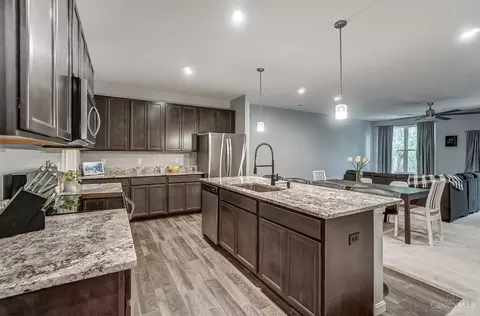 Kitchen - 1032 Misty Stream Dr, Cincinnati, OH 45231 photo 3 of 7
