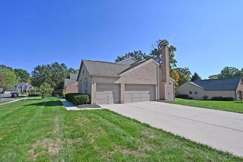 441 Ashworth Ct, Cincinnati, OH 45255 photo 3