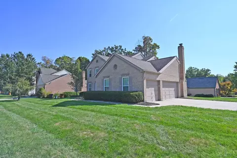 441 Ashworth Ct, Cincinnati, OH 45255 photo 2