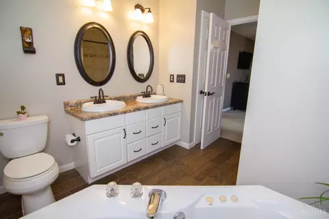 Bath - 96 Fawn Dr, Harrison, OH 45030 photo 3 of 4