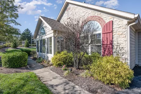 5 Scarborough Village Dr, Washington Township, OH 45458