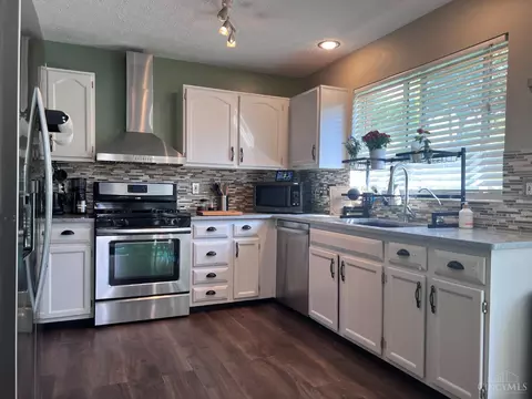 Kitchen - 133 Eagleview Way, Reading, OH 45215 photo 2 of 4