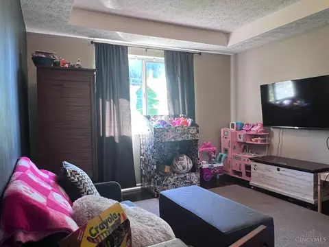 Living - 133 Eagleview Way, Reading, OH 45215 photo 5 of 6