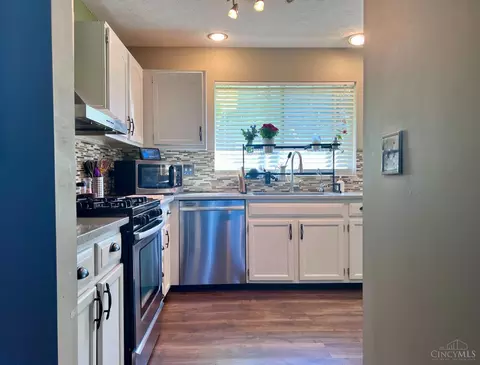 Kitchen - 133 Eagleview Way, Reading, OH 45215 photo 4 of 4