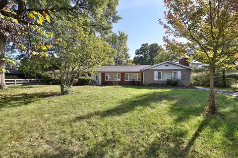 420 Hilltop Ln, Wyoming, OH 45215