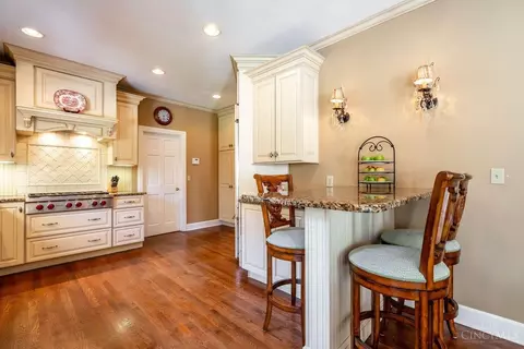 Kitchen - 448 Bishopsbridge Dr, Cincinnati, OH 45255 photo 1 of 6